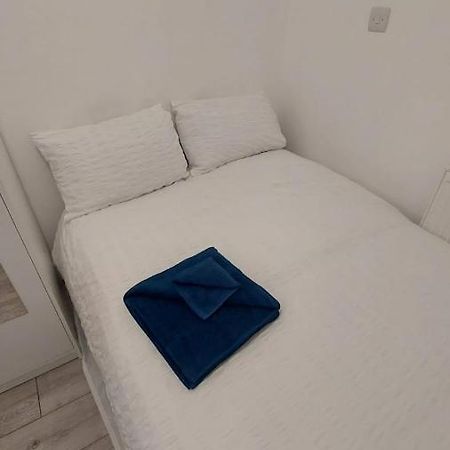 Double En-Suite Room Available In 3 Bed Apt London Exterior photo