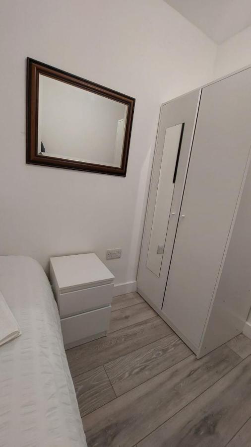 Double En-Suite Room Available In 3 Bed Apt London Exterior photo